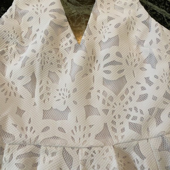 NWT Women's AQUA  MINI LASER CUT PARTY DRESS size S white $98 V-neck fully lined - Picture 5 of 12